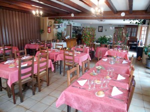 lanteuil-auberge-relais-d-auvergne-salle